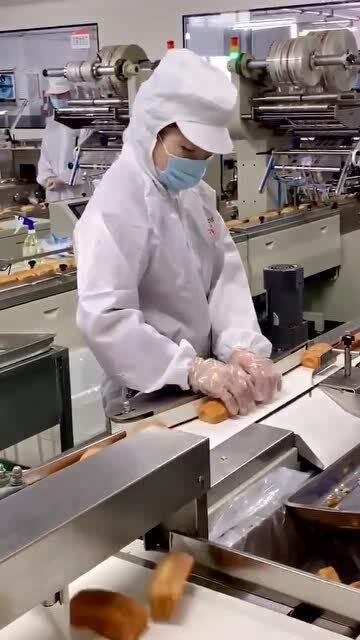 在食品廠上班 早餐不用買了,站一天 一個月也有五六千塊錢